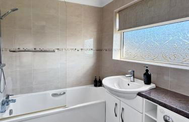 Amaya Nine Sleeps 7 Large 4 bed house - Bottesford - Foto 19