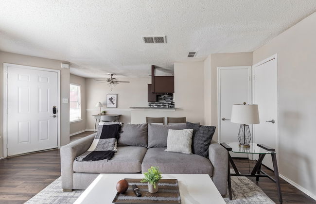 Landing Grand Prairie - Photo 29