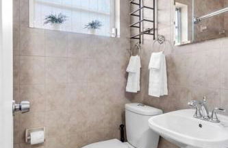 Spacious 5 Bedroom Heated Pool and Hot Tub, 12 minutes to the Beach - Foto 33