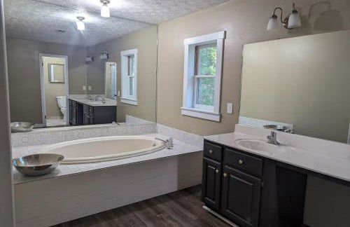 Cozy Cabin in Woods - Foto 26