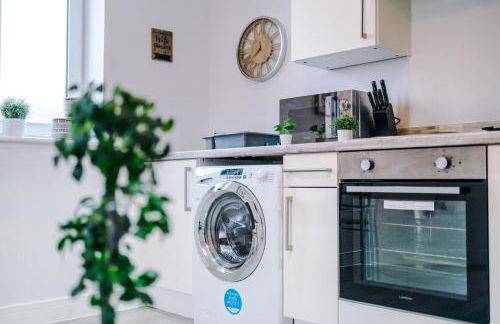 1BR & 2BR Apt -for CONTRACTORS- free PARKING close to EVERTON & ANFIELD stadium, Liverpool City Centre managed by Chique Properties Ltd - Foto 19