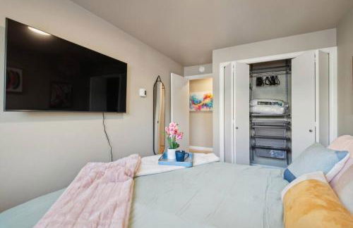 Vibrant 2bed Condo - Stroll to SEA Space Needle - Foto 31