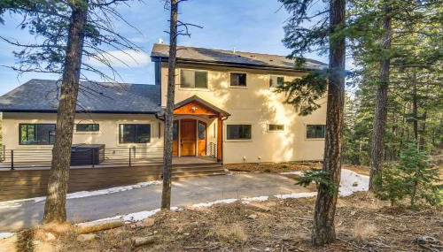 Great for Gatherings! Evergreen Getaway with Hot Tub - Foto 3