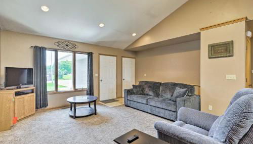 Elwood Townhome with Patio - 7 Mi to Johnson Lake - Foto 4
