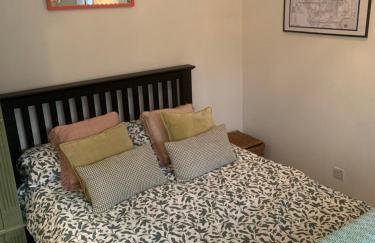 1 mile from Harry Potter Tour Self Contained Flat One bedroom plus new sofa bed in lounge - Foto 8