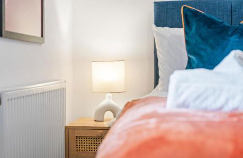 3BR Kingswood Cottage with Detached Unit - Photo 40