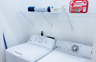 The Stallion #104 - Brand New Modern Spacious Loft with Patio - Walkable to attractions - Foto 14