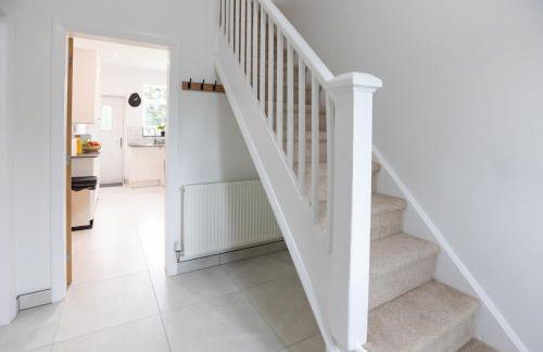 4 Bed Home sleeps 7 close to Cheshire Oaks Princes Rd - Photo 5