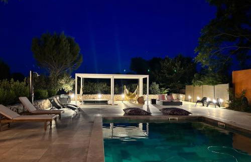 Villa Soleil Piscine Jacuzzi Pétanque Espace bbq billard et salons extérieurs - Foto 45