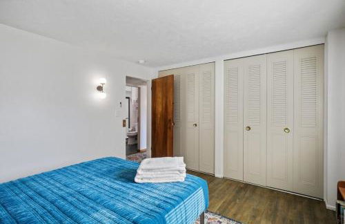 Central Location - 2 living spaces & covered patio! - Foto 21