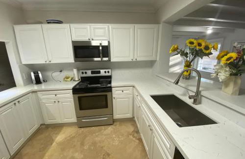 Entire home in Biscayne Park, Florida - Foto 10