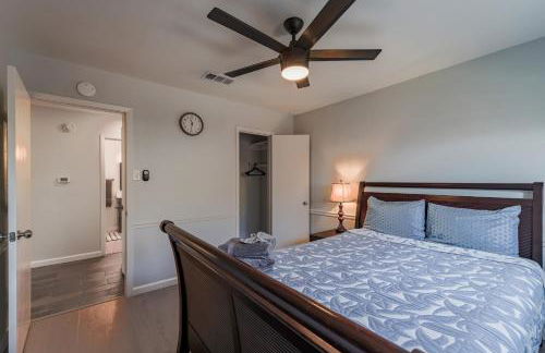 Beautiful home with backyard - Photo 3