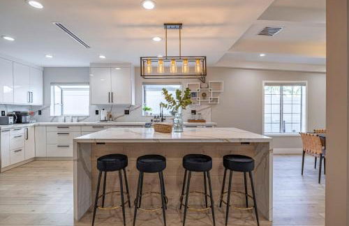 New 5 bed w/hot tub close to Universal sleeps 12 - Foto 18