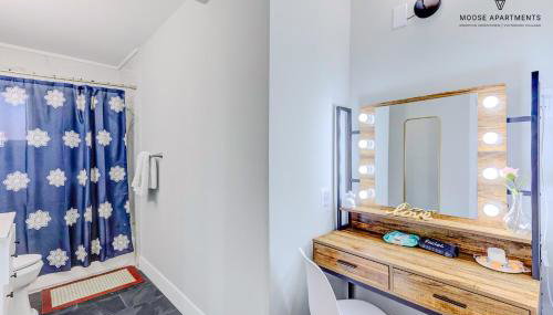 The Moose #8 - Modern Luxe Loft with King Bed & Free Parking & Wifi - Foto 3