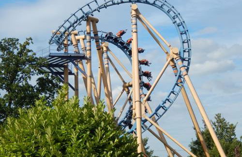 AMC Flamingo Land Caravan, Motorhome & Campervan Hire - Foto 21