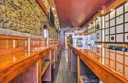 Walk to River Unique Studio in Renovated Bar! - Foto 9