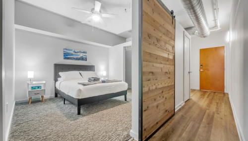 Spacious DT Condo l Free Parking l Fast Wi-Fi - Foto 5