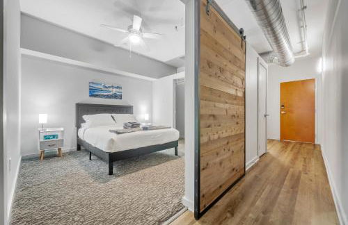 Spacious DT Condo l Free Parking l Fast Wi-Fi - Foto 5