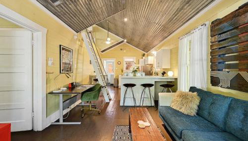 Peaceful Bungalow with Fenced Yard near Shops and Cafes - Foto 4