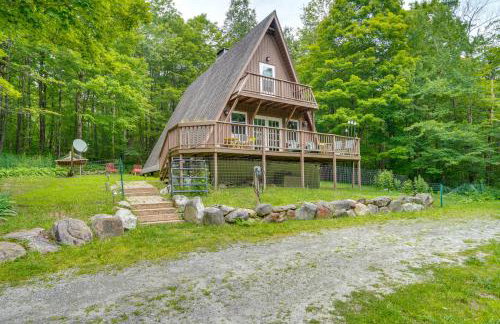 A-Frame Cabin with Furnished Deck in Becket! - Foto 30