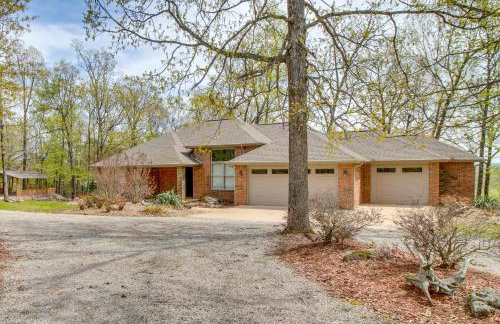 Lake-View Retreat with Fire Pit in Mountain Home! - Foto 34