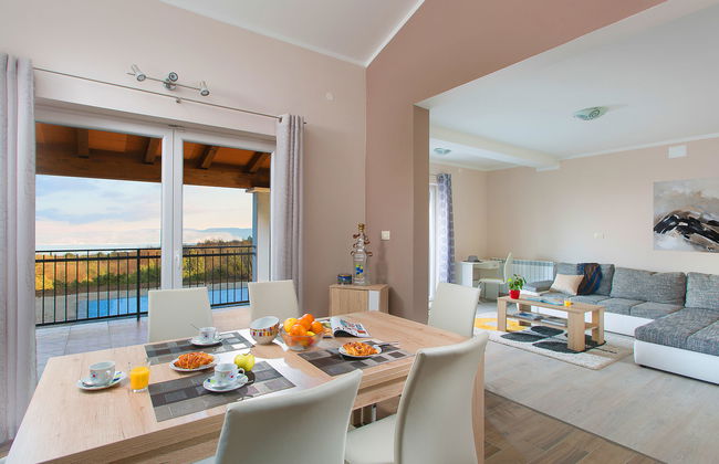 Detached Villa With Private Pool Located on Hill Overlooking Kvarner - Foto 7