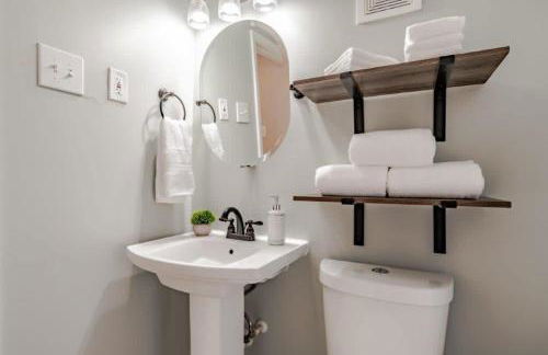 Dauphin District Darling #4 Downtown, Dining - Photo 3