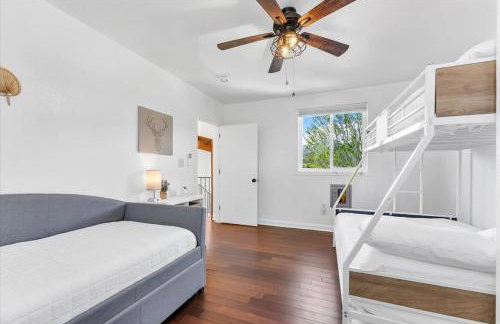 3BR Reno Retreat · Swim Spa & Spring Sunshine - Foto 12