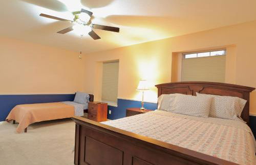 Gorgeous 4 bedroom 2,5 bath Home with Heated Pool, Spa & Game Room close to DFW Airport - Photo 24