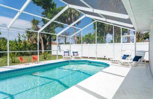 Beautiful Spacious Home! Close to Beaches - HEATED Private Pool - Foto 9