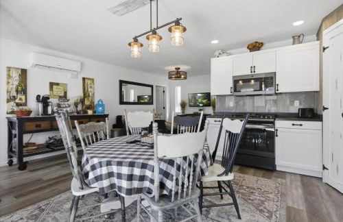 Lakefront w/ Private Dock, 2 Slips, Swim Mat, Firepit, & Covered Patio 44mm - Foto 15