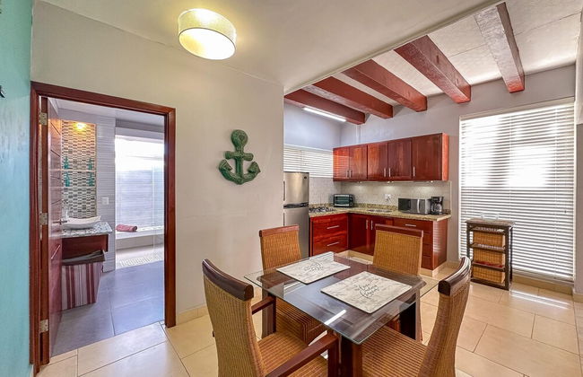 Incredible 3 BR Penthouse w BBQ Jacuzzi - Photo 46