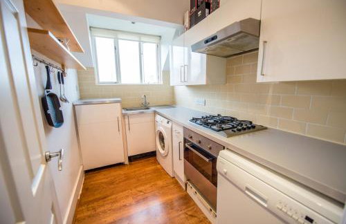 Stylish Flat in Queens Park with Private Parking, Central London Access - Foto 3