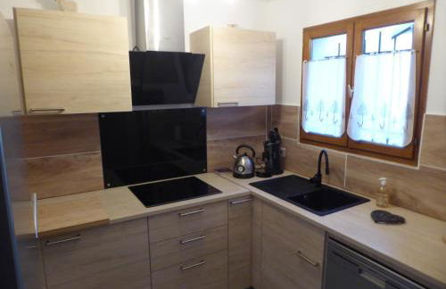 le chalet Cerdan - classé 3 étoiles - 5 personnes - 2 chambres- parking -garage-jardin-WIFI-rénové en 2023 - Foto 9