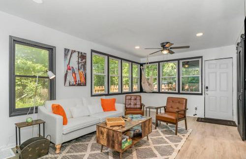 Black Cabin Getaway in Woods I Valpo - Foto 1