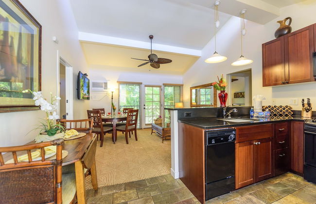 Aina Nalu D202 2 Bedroom Condo by Redawning - Foto 1