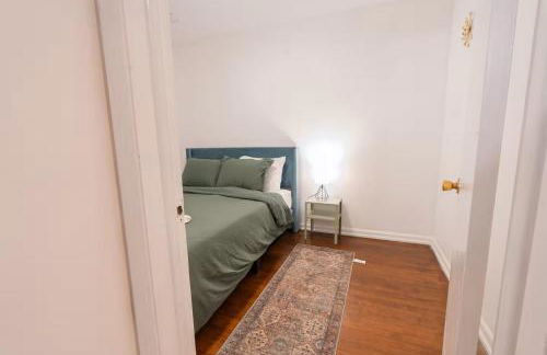 Two Bedroom house in Skokie with full kitchen and parking - Photo 20