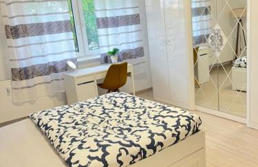 Schönes Zimmer in einer 3er WG-Wohnung geeignet für einen Mann shared apartment - Foto 4