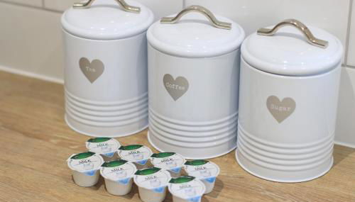 Detached Bungalow - Sleeps 8 - Free Parking, Fast Wifi, Smart TV and Garden by Yoko Property - Foto 5