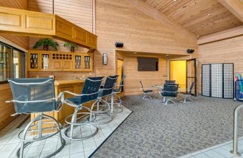 Luxe Long Lake Estate! Courts, Pool and Game Room - Foto 14