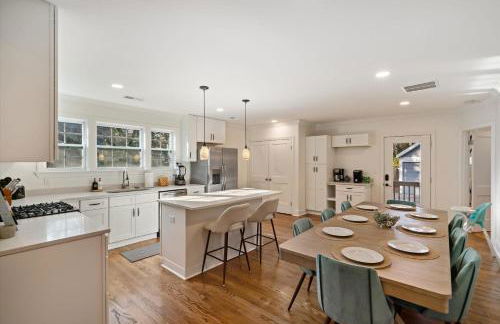 Hot Tub & Pool Table Mins to Beale Renovated - Foto 8