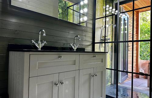 Peak District Romantic Retreat Outdoor Japanese Whirlpool bath - Photo 21