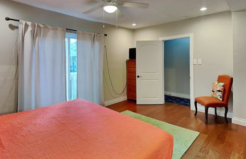 Yellow Belle on Avenue L - Foto 15