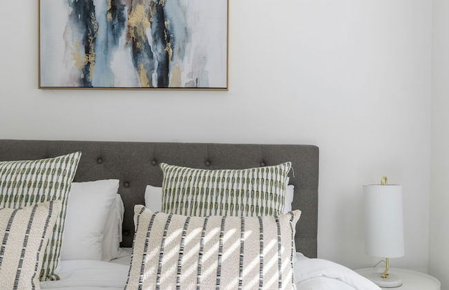 Elegant Retreat Modern Comforts Prime Location - Foto 13