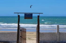 Studio pé na areia com 2 quartos, sala e cozinha - Foto 25