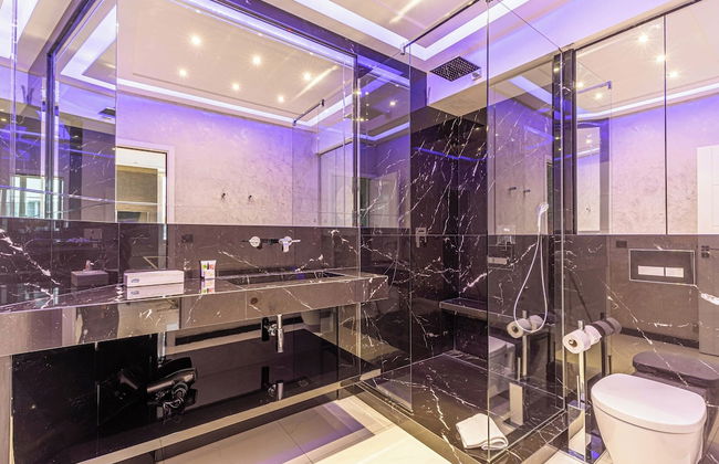 Large Renovated Studio - rue Hoche - Cannes Center - Foto 10