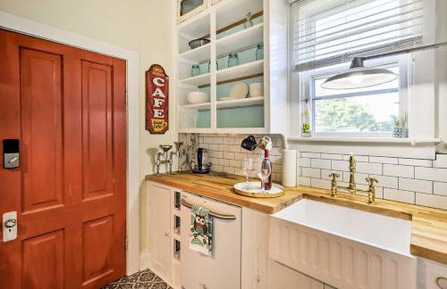 Walk to Dtwn Shops and Eats Sturgeon Bay Retreat - Photo 11