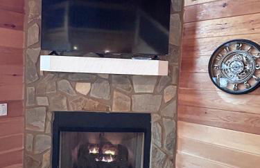 Riverfront Blue Jay Cabin - Foto 11