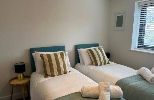 Exceptional 3 bedroom home in Penzance~New~Seaside - Photo 12