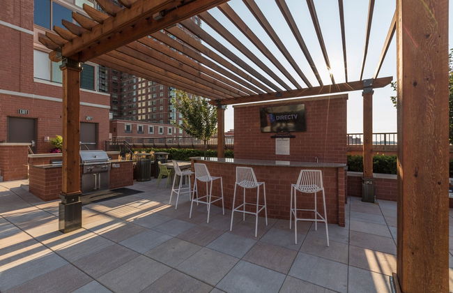 Bluebird Suites near Newport Center - Foto 51